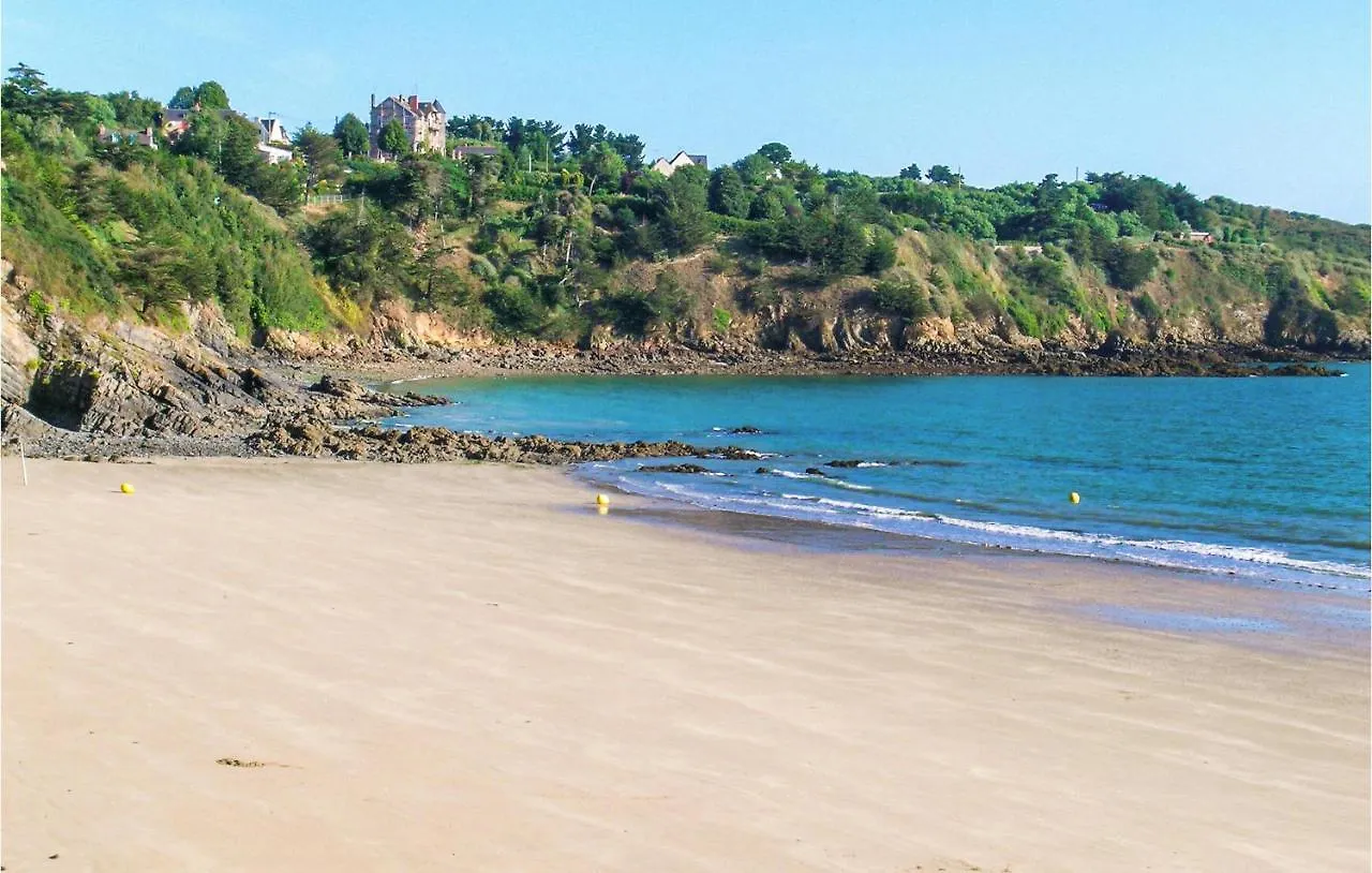 펜션 Amazing Home In Pordic With Outdoor Swimming Pool